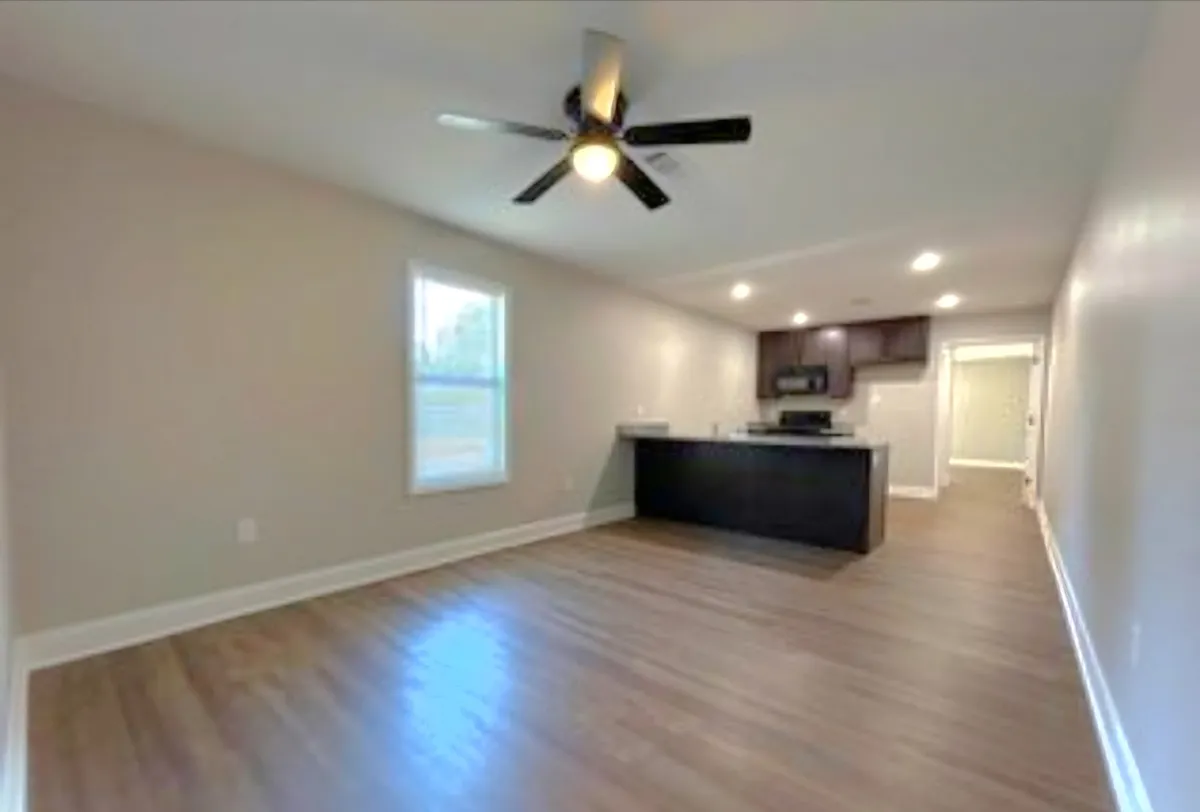 Building Photo - 607 Lenora St #607