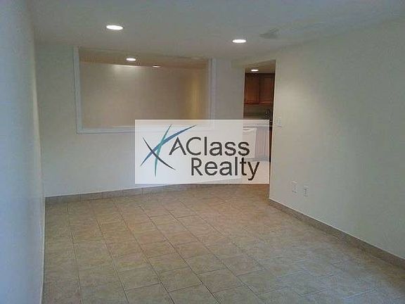 3rd image of 3226 33rd St #1F