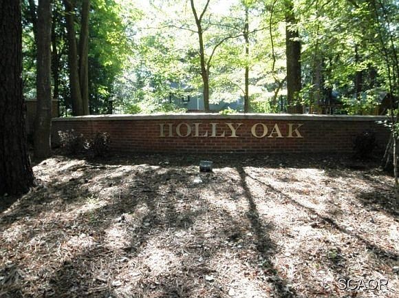 1st image of Holly Oak Ln