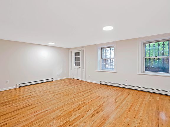5th image of 215 Park Pl APT 1