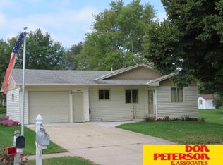 410 S Summit Ave, Hartington, NE 68739