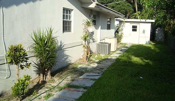 F1296109_701_22
