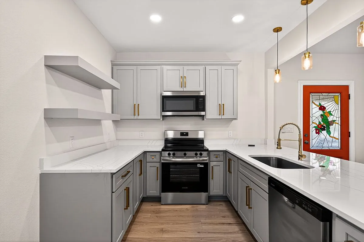 4 bed, 3.0 bath, 1720 sqft, $2,250 — Photo 4