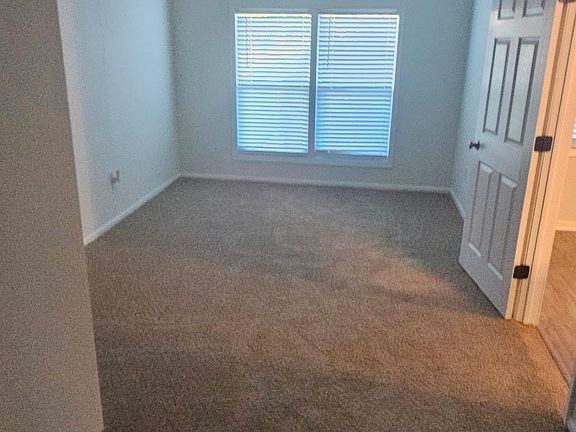 5th image of 409 Greenlake Dr