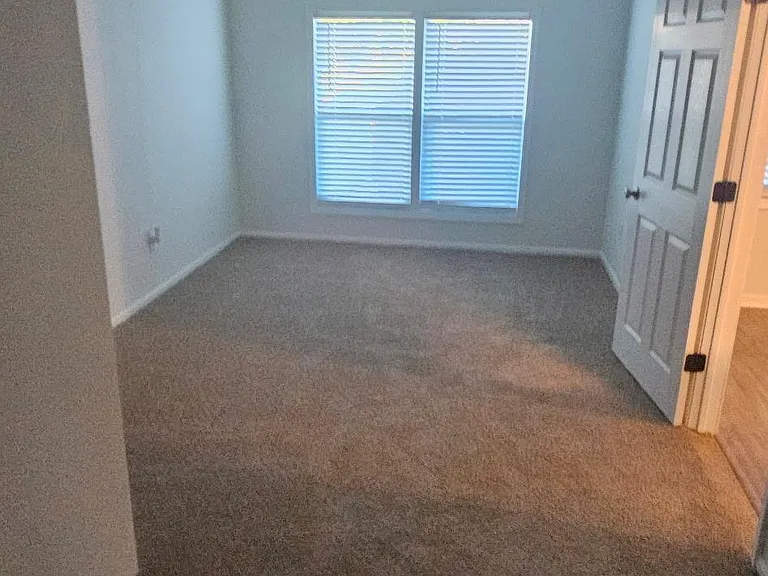 409 Greenlake Dr — Photo 5