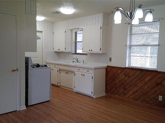 5th image of 605 S Patricia Dr
