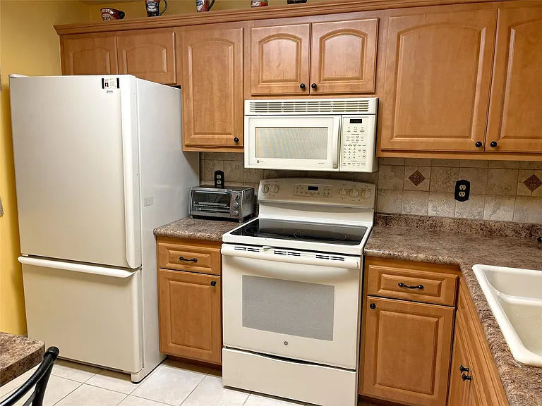 9501 Seagrape Dr #305 — Photo 6