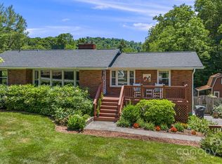 211 Mountain Crest Rd, Swannanoa, NC 28778
