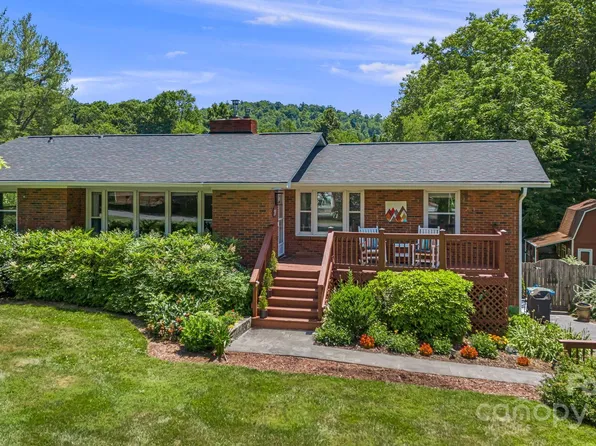 211 Mountain Crest Rd, Swannanoa, NC 28778