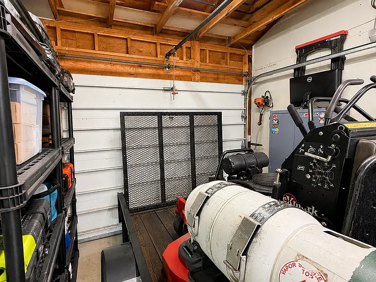 1040 Terrace Dr — Photo 9