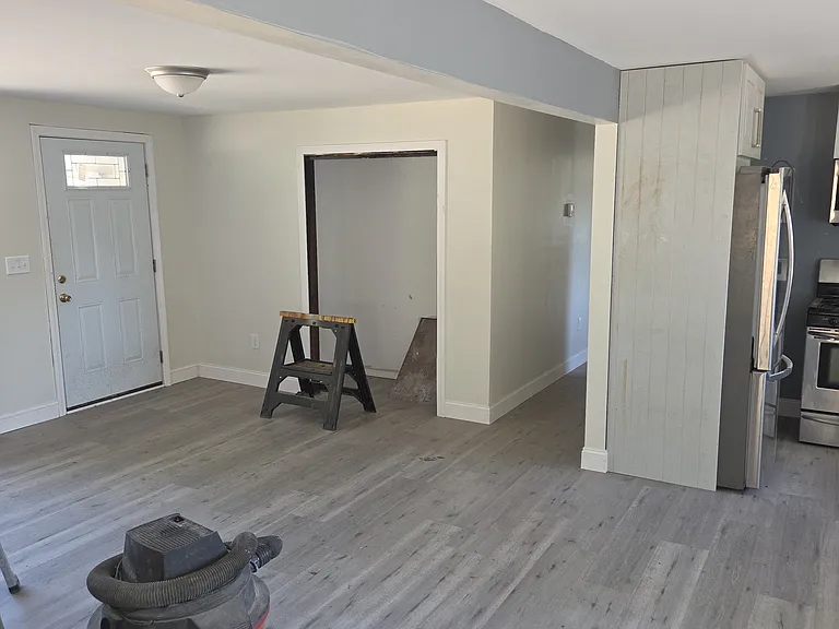 132 W Stafford Rd — Photo 2