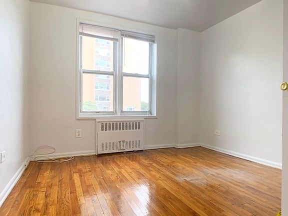 4th image of 245 Bay 38 St #2R