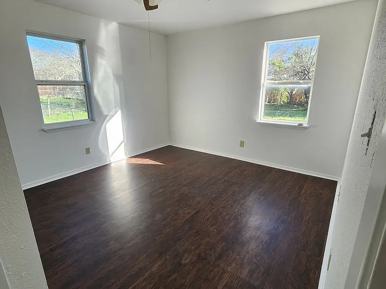 501 S McNeil St — Photo 4