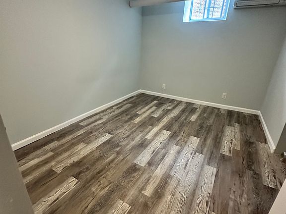 4th image of 28 W Devonia Ave #G