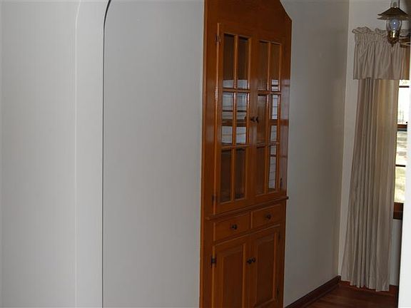 4th image of 4613 Roosevelt Ave