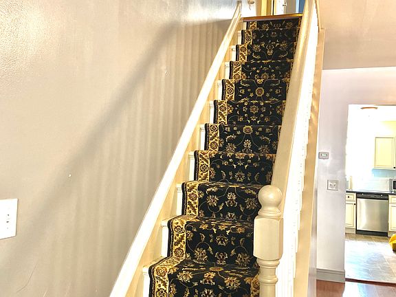 4th image of 69 Washington St