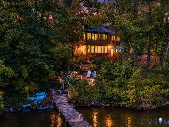 97 Overlook Ln, Burgess, VA 22432