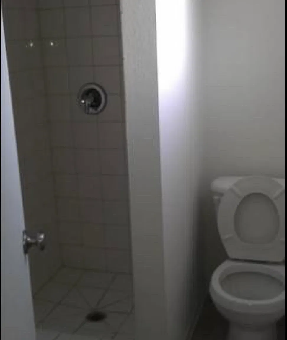 4851 Blackthorne Ave — Photo 4