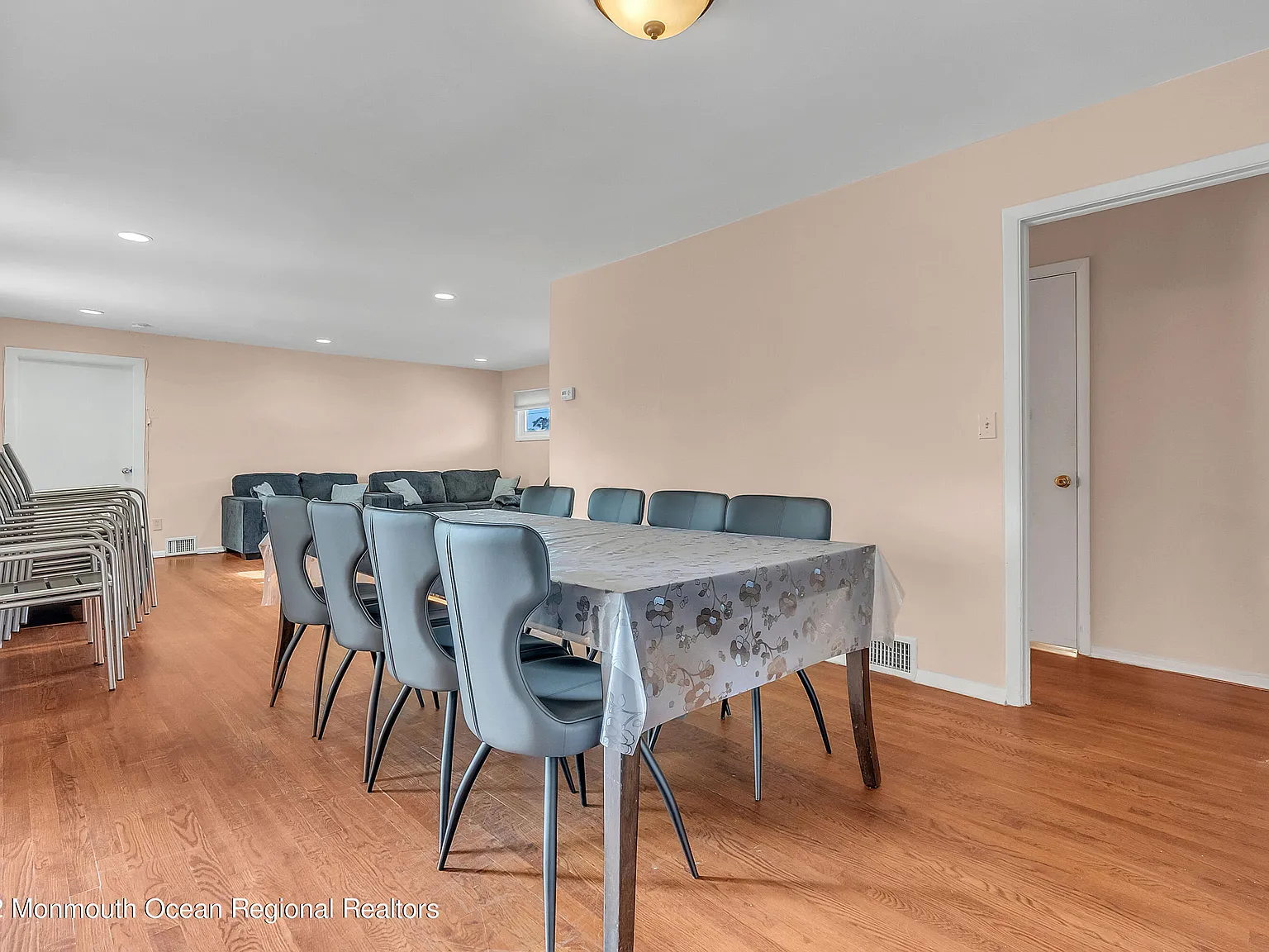 6 bed, 1810 sqft, $2,700 — Photo 4