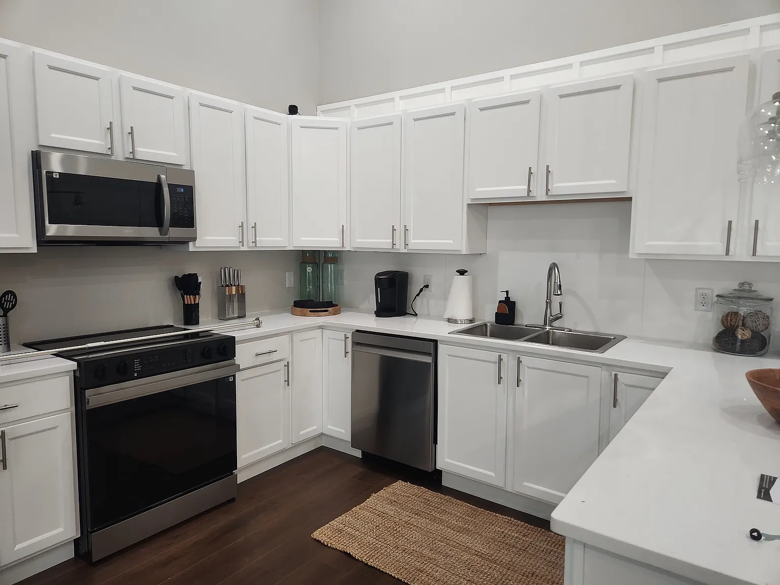3 bed, 1800 sqft, $2,100 — Photo 2