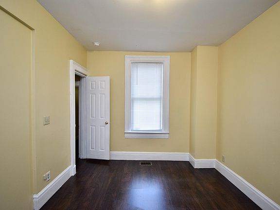 3rd image of 1836 Wayland Ave