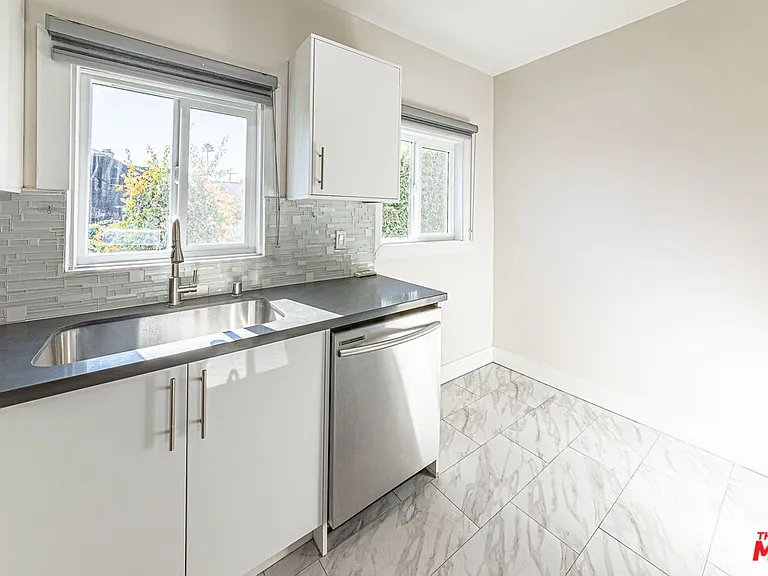 801 N Alexandria Ave — Photo 4