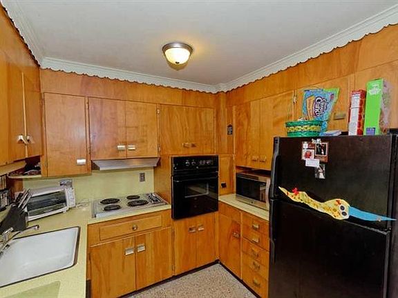 4th image of 612 Sanders Ave