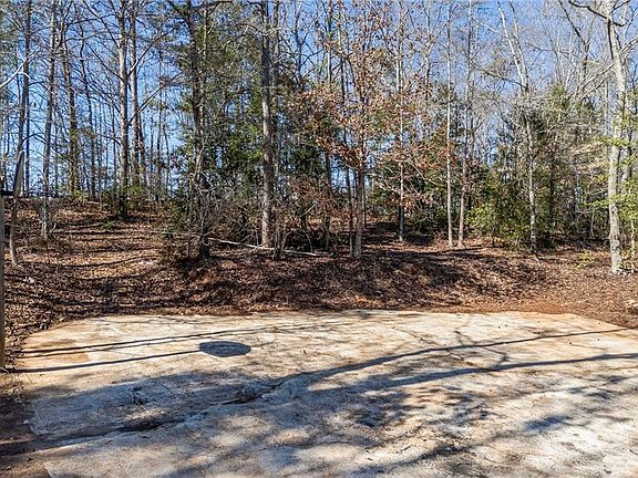 5th image of 737 Broad River Rd