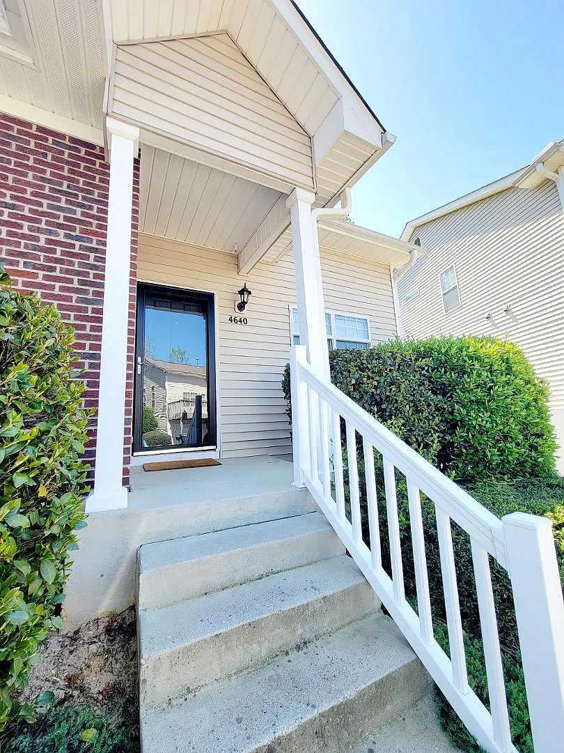 3 bed, 3.0 bath, 2019 sqft, $1,995 — Photo 1