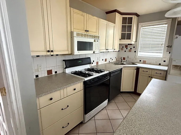 24 Eastwood Dr #MAIN — Photo 12
