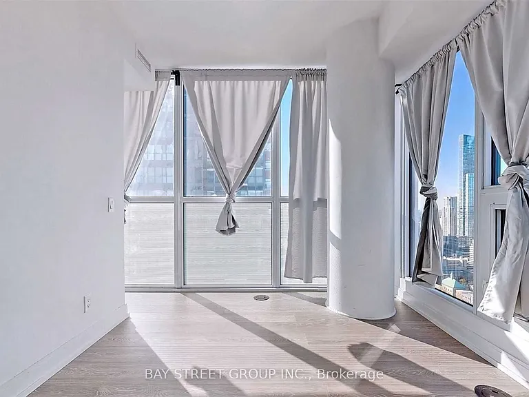 181 Dundas St E #4311 — Photo 17