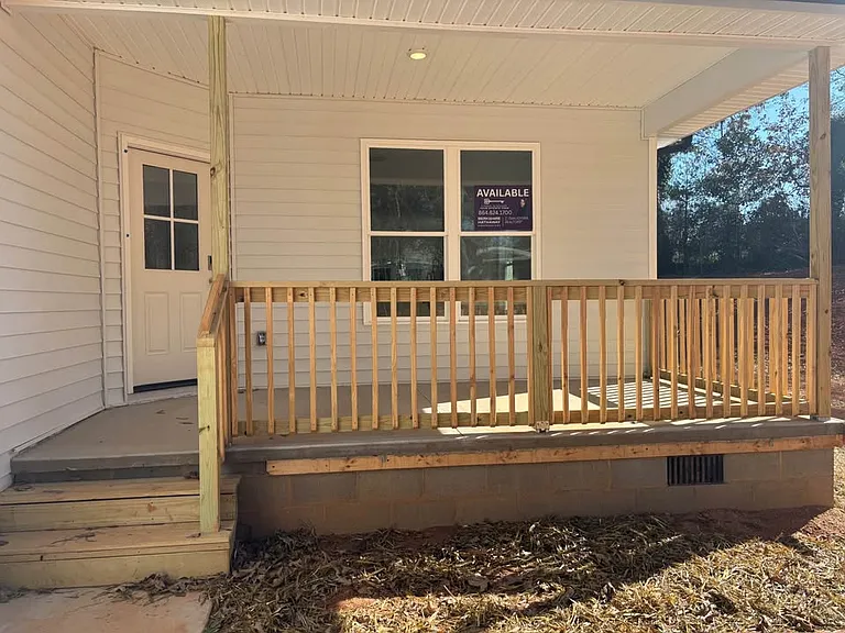 213 Carswell Dr — Photo 6