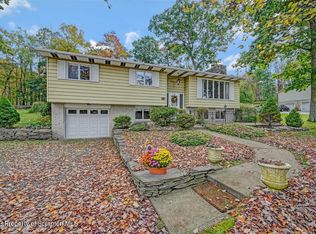 40 Hillcrest Dr, Gouldsboro, PA 18424