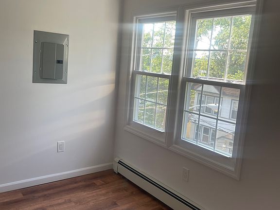 3rd image of 109 Berkshire Pl Floor 3