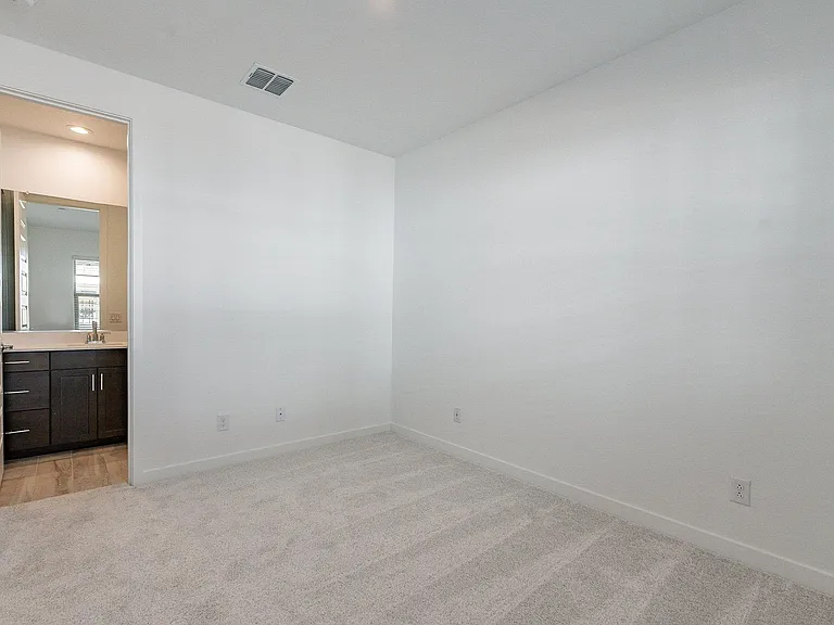 4042 E Amoroso Dr — Photo 10