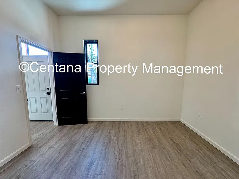 661 S Main — Photo 19