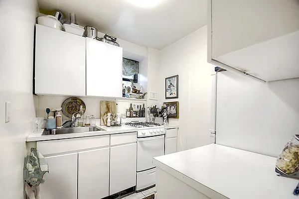 Rented by Urbane Brokerage | media 8