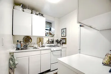 Rented by Urbane Brokerage