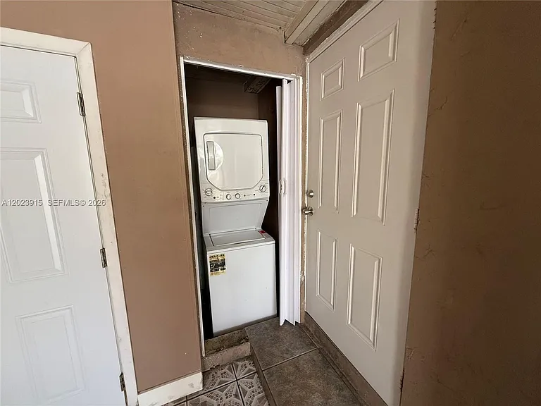 3513 SW 4th St #2 — Photo 14