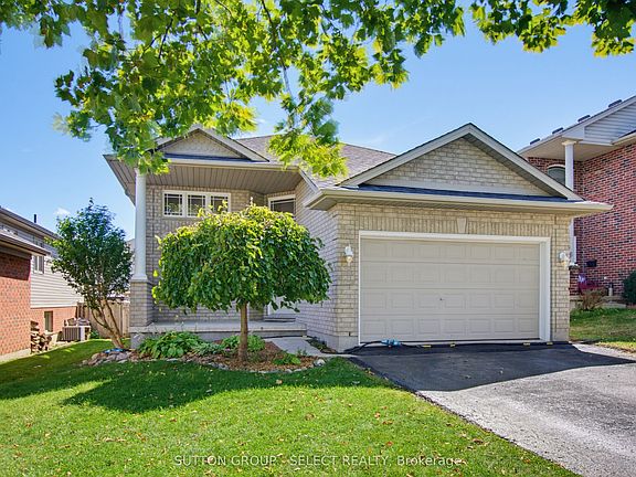 2nd image of 858 Cresthaven Cres