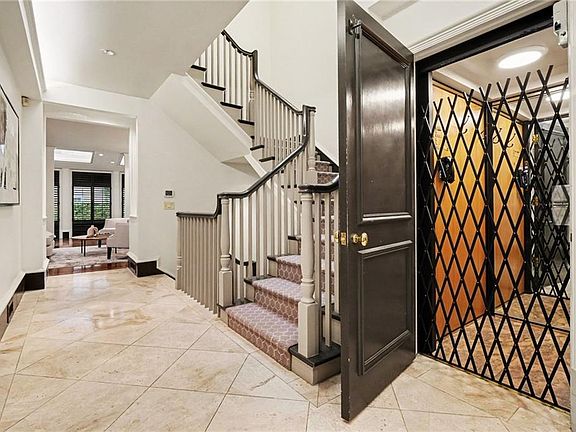 5th image of 2525 Peachtree Rd NE APT 28