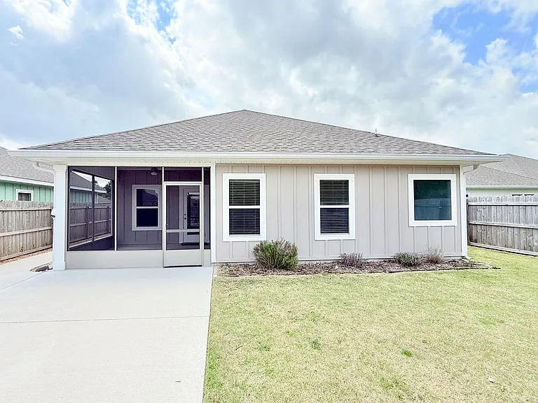 5849 Danbury Blvd — Photo 13