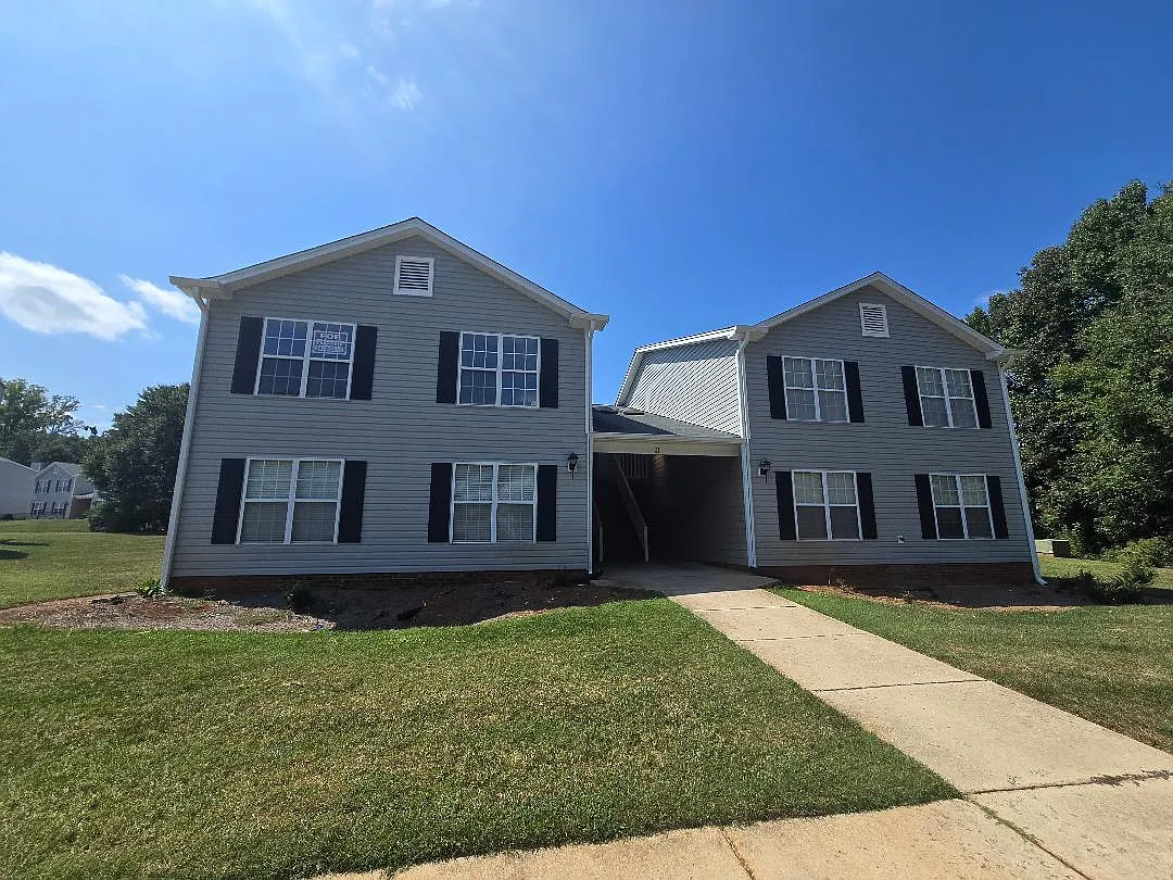 2 bed, 1000 sqft, $1,100 — Photo 3