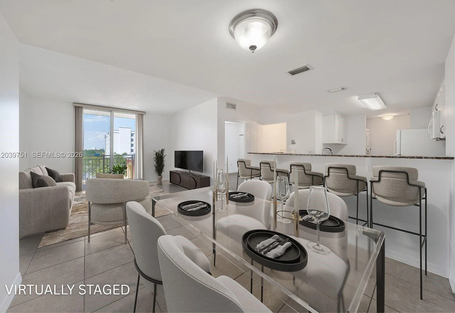 Lejeune Plaza Condo — Photo 1