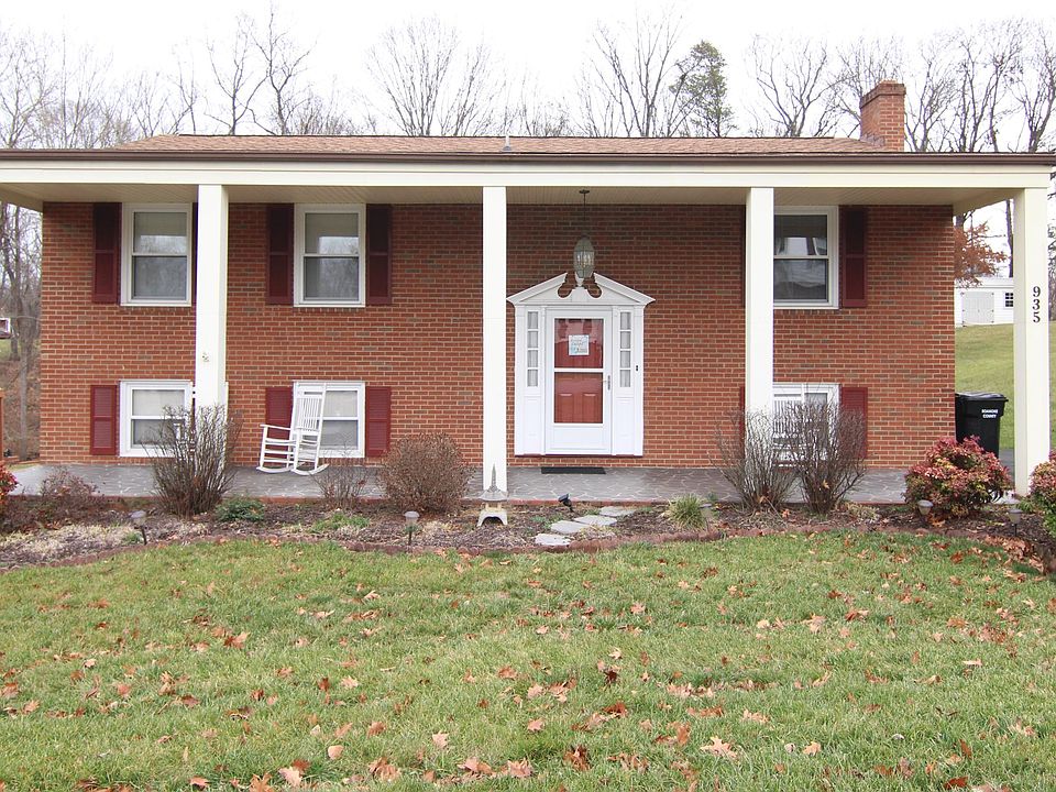 1st image of 935 Halifax Cir