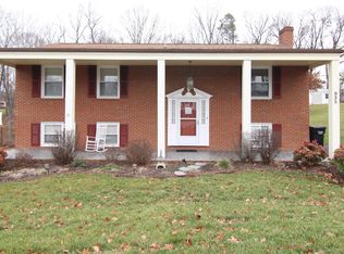 935 Halifax Cir, Vinton, VA 24179