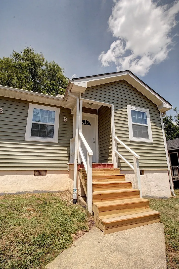 Quaint 2bd/1.5ba Duplex Less Than 1 Mile From Downtown Durham! — Photo 2