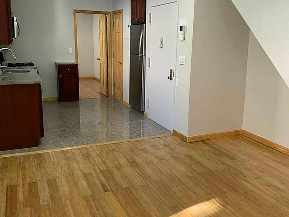 5th image of 2331 37th St APT 1