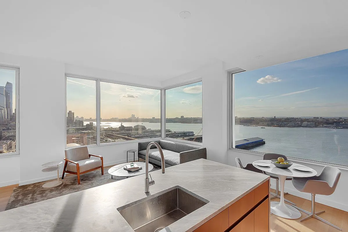 611 W 56th St APT 24B photo 1
