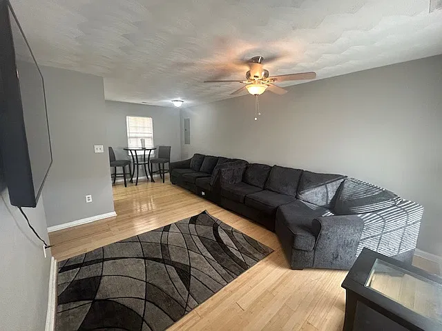 1326 Elm Ave